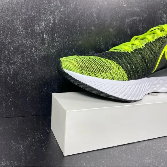 NIKE INFINITY RUN REACT 2 MENS ROAD RUNNING SHOES SIZE 11 FLYKNIT VOLT BLACK GRE