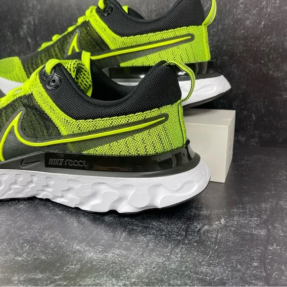 NIKE INFINITY RUN REACT 2 MENS ROAD RUNNING SHOES SIZE 11 FLYKNIT VOLT BLACK GRE