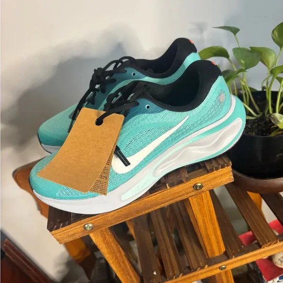 Nike Journey Road Runner Size 8 Men