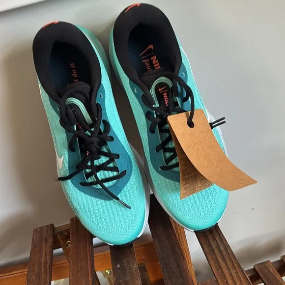 Nike Journey Road Runner Size 8 Men