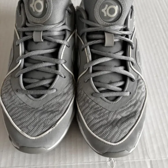 Nike KD Trey 5 VIII Gray Basketball Shoes Sneakers Athletic Easy Size 9.5