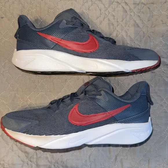 Nike Kid’s Youth Navy and Red Star Runner 4 Road Running Slip On/No Tie Shoes