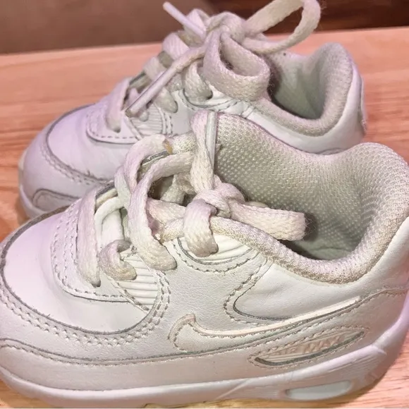 Nike Ky-Breezy &amp; Nike AirMax tennis shoes