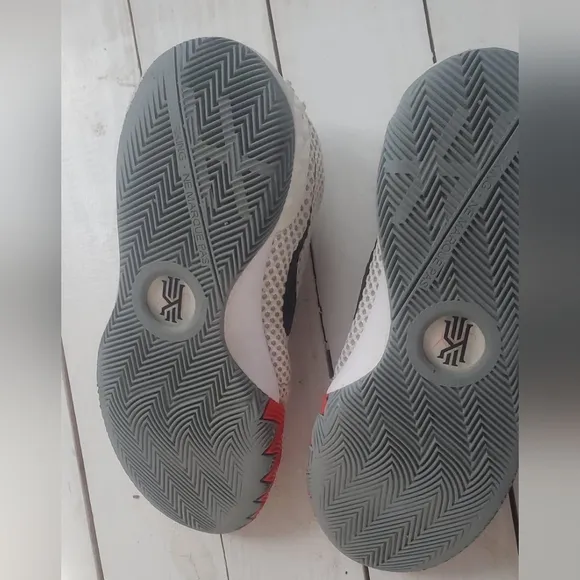 Nike Kyrie 1 Basketball Shoes &quot;Size 6 In Girls&quot;