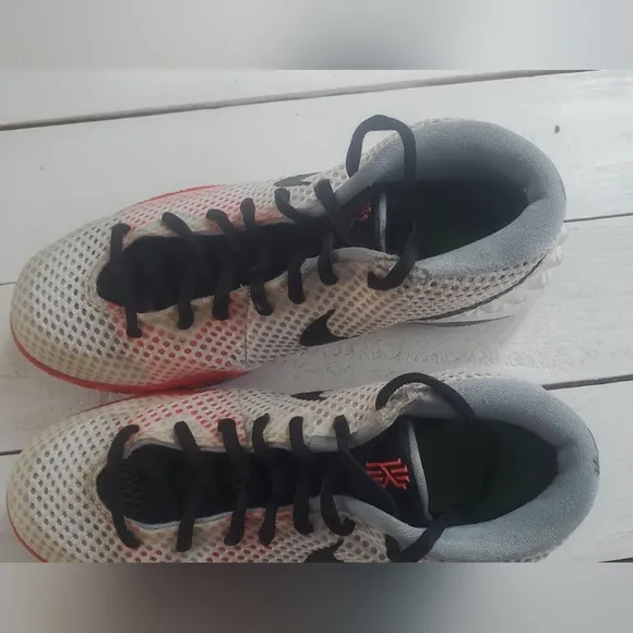 Nike Kyrie 1 Basketball Shoes &quot;Size 6 In Girls&quot;
