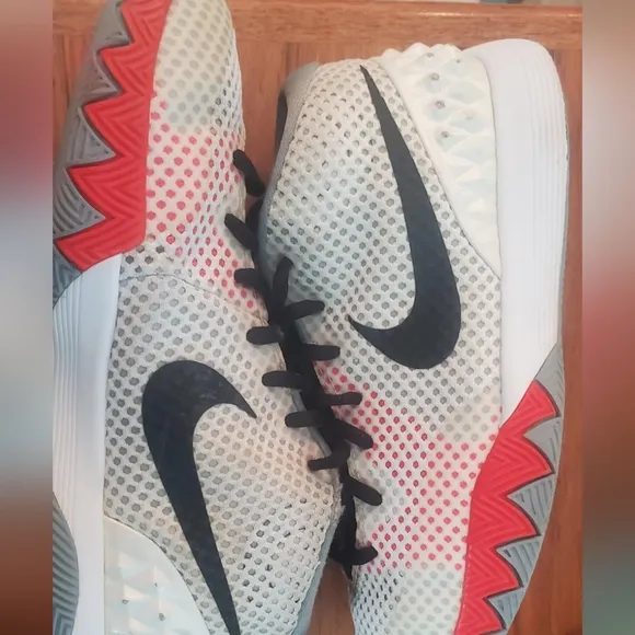 Nike Kyrie 1 Basketball Shoes &quot;Size 6 In Girls&quot;