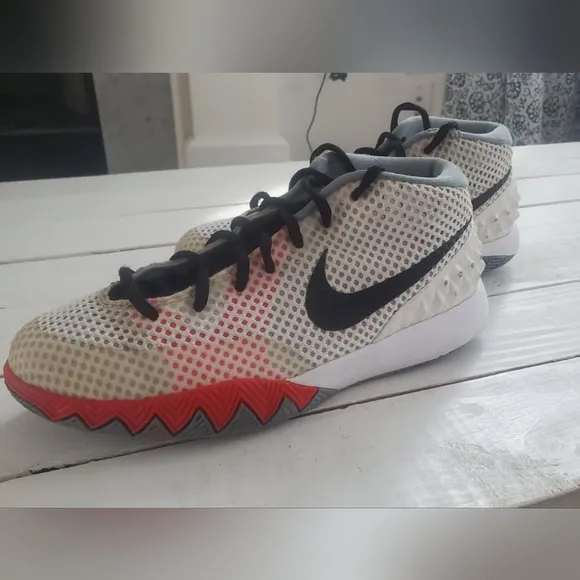 Nike Kyrie 1 Basketball Shoes &quot;Size 6 In Girls&quot;