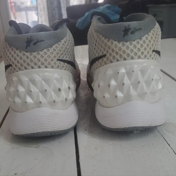 Nike Kyrie 1 Basketball Shoes &quot;Size 6 In Girls&quot;