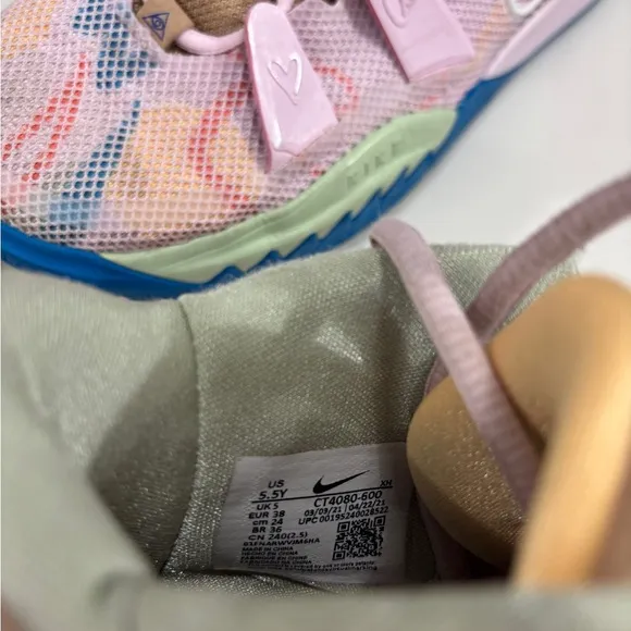Nike Kyrie 7 - 1 World 1 People Youth Size 5.5