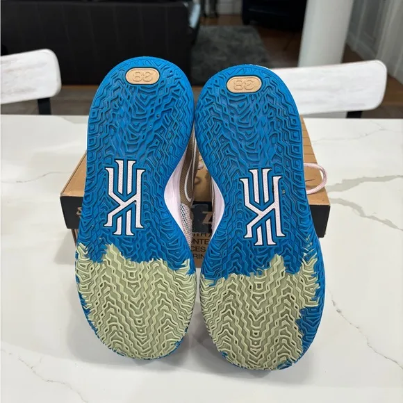 Nike Kyrie 7 - 1 World 1 People Youth Size 5.5