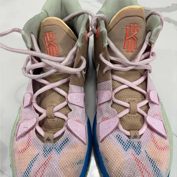 Nike Kyrie 7 - 1 World 1 People Youth Size 5.5