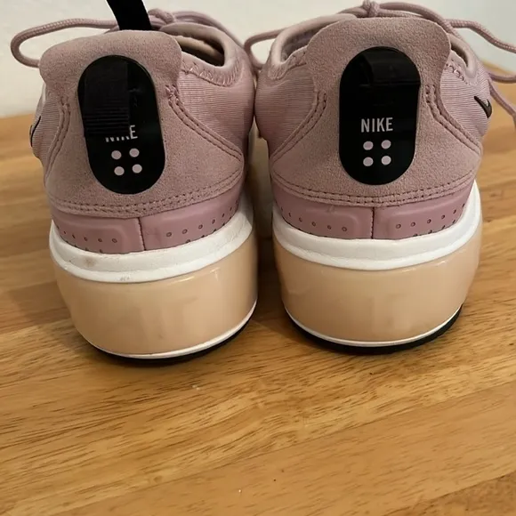 Nike Lavender Lilac Airmax Lace Up Sneakers Size 9.5