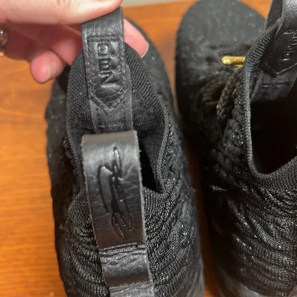 Nike LeBron 15 Black Metallic Gold (GS) Size 4Y