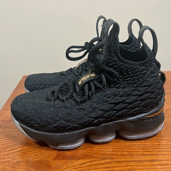 Nike LeBron 15 Black Metallic Gold (GS) Size 4Y