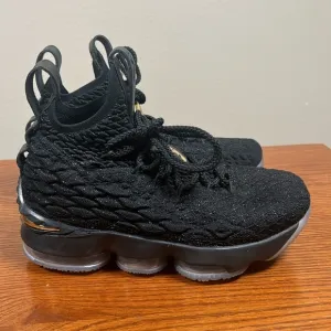 Nike LeBron 15 Black Metallic Gold (GS) Size 4Y