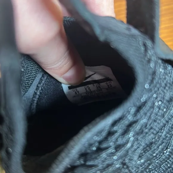 Nike LeBron 15 Black Metallic Gold (GS) Size 4Y