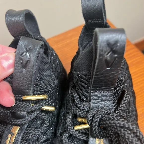 Nike LeBron 15 Black Metallic Gold (GS) Size 4Y