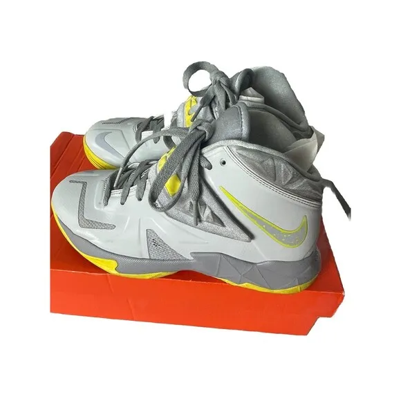 Nike Lebron James VII size 5Y YOUTH Tennis shoes Grey And Yellow FAST SHIPPING