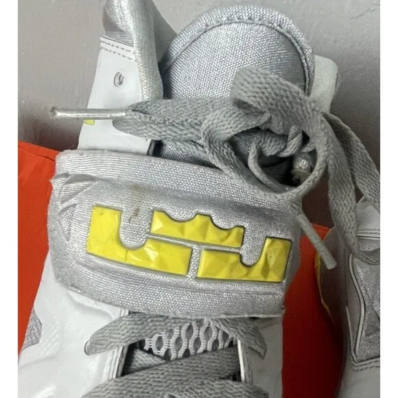 Nike Lebron James VII size 5Y YOUTH Tennis shoes Grey And Yellow FAST SHIPPING