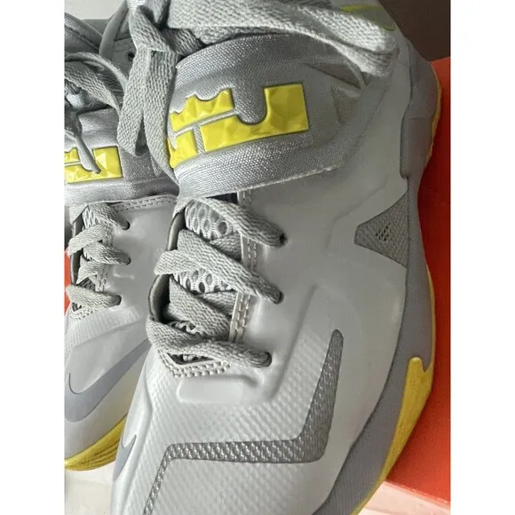 Nike Lebron James VII size 5Y YOUTH Tennis shoes Grey And Yellow FAST SHIPPING