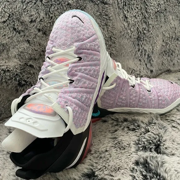 Nike LeBron XVIII