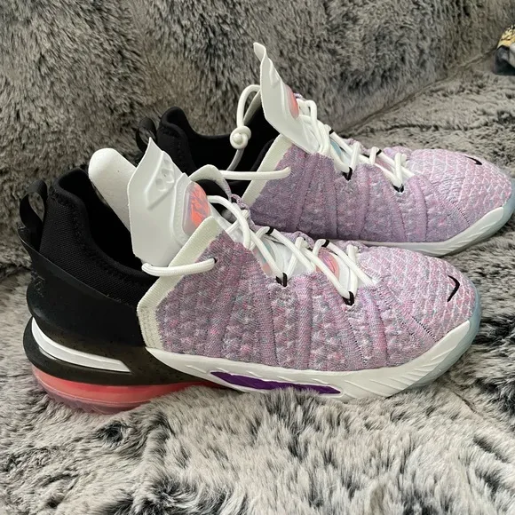 Nike LeBron XVIII