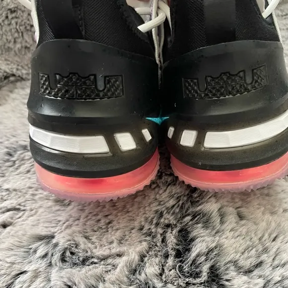 Nike LeBron XVIII
