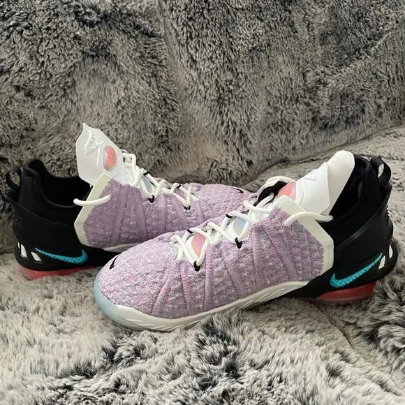 Nike LeBron XVIII