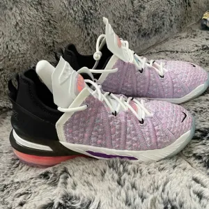 Nike LeBron XVIII