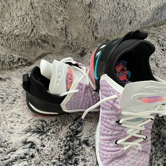 Nike LeBron XVIII