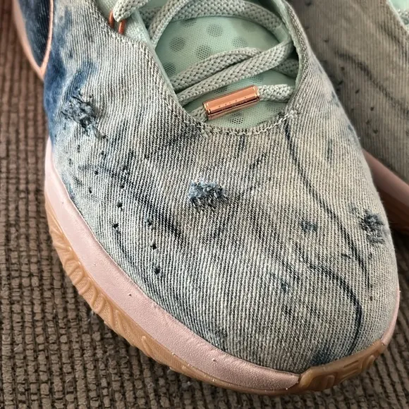 Nike LeBron XXI blue and White tie dye distressed Sneakers size 13 like new