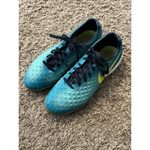 Nike Magista Obra II IC Rio Teal Indoor Soccer Shoes Men's Youth Size 7 EUC!