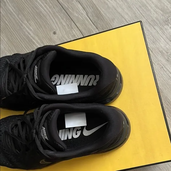 Nike Men's Black Air Max Shoes Size 7