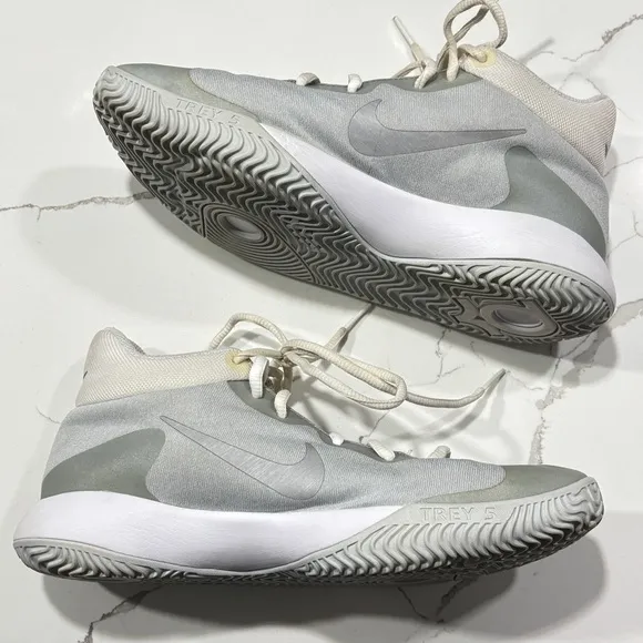 Nike | Men’s Boys KD Trey 5 V White Grey Athletic Basketball Shoes Sneak…