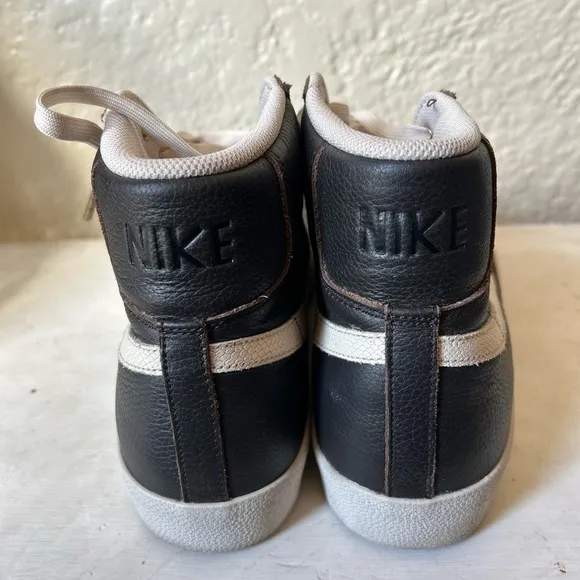 Nike Men’s brown Hi top lace up‎ sneakers shoes size 13