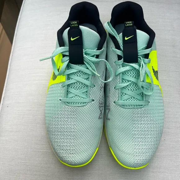 NIKE MENS NEW METCON 8 TRAINING SNEAKERS MINT SIZE 10.5