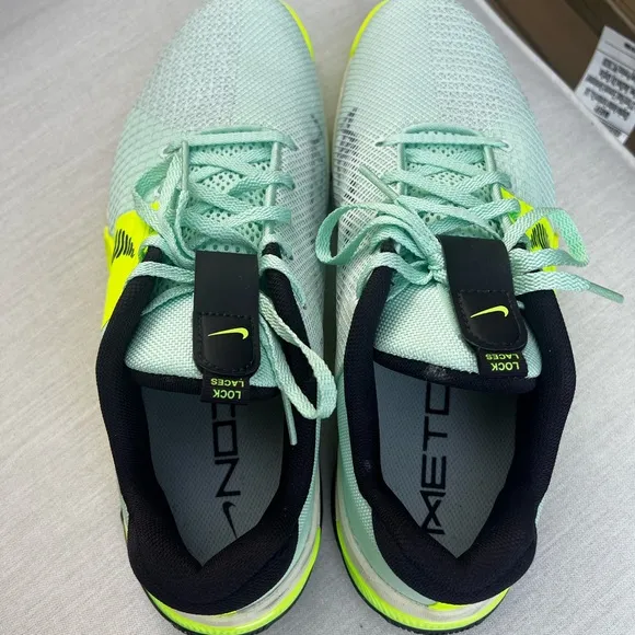 NIKE MENS NEW METCON 8 TRAINING SNEAKERS MINT SIZE 10.5