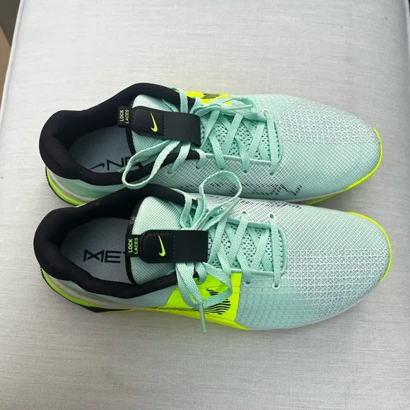 NIKE MENS NEW METCON 8 TRAINING SNEAKERS MINT SIZE 10.5