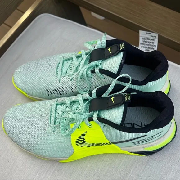 NIKE MENS NEW METCON 8 TRAINING SNEAKERS MINT SIZE 10.5