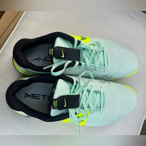 NIKE MENS NEW METCON 8 TRAINING SNEAKERS MINT SIZE 10.5