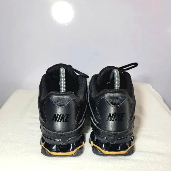 Nike Men's Size 10 Reax 8 Mesh Training shoes.
