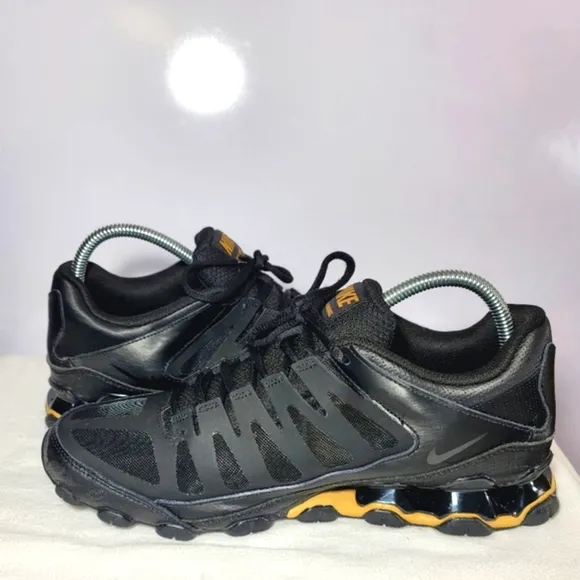 Nike Men's Size 10 Reax 8 Mesh Training shoes.
