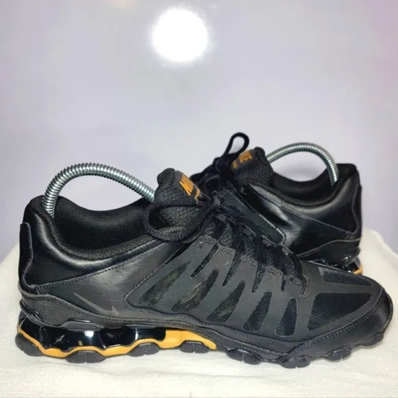 Nike Men's Size 10 Reax 8 Mesh Training shoes.