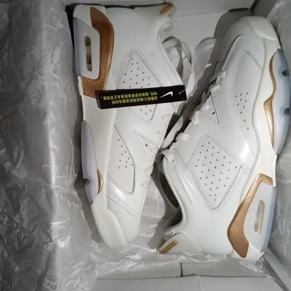 Nike Men's White and Gold Sneakers