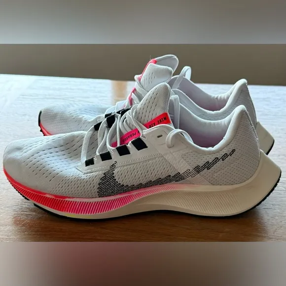 Nike men's White and Pink Running Shoes