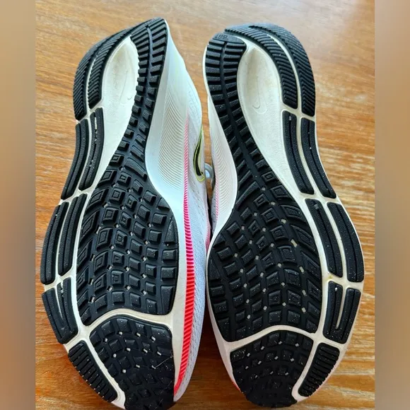 Nike men's White and Pink Running Shoes