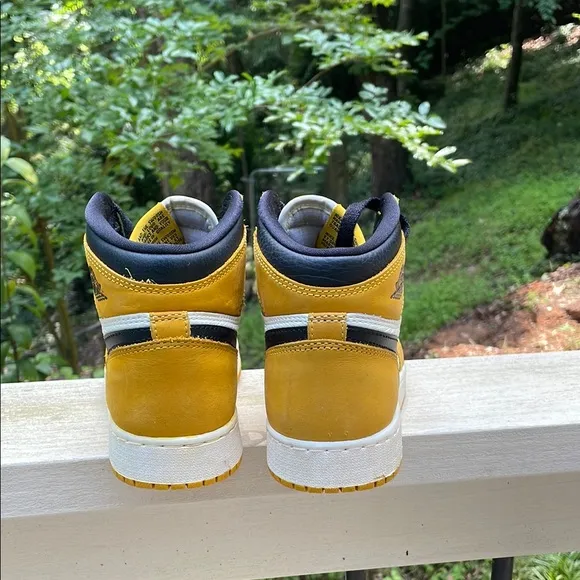 Nike Men's Yellow and Black High-Top Sneakers