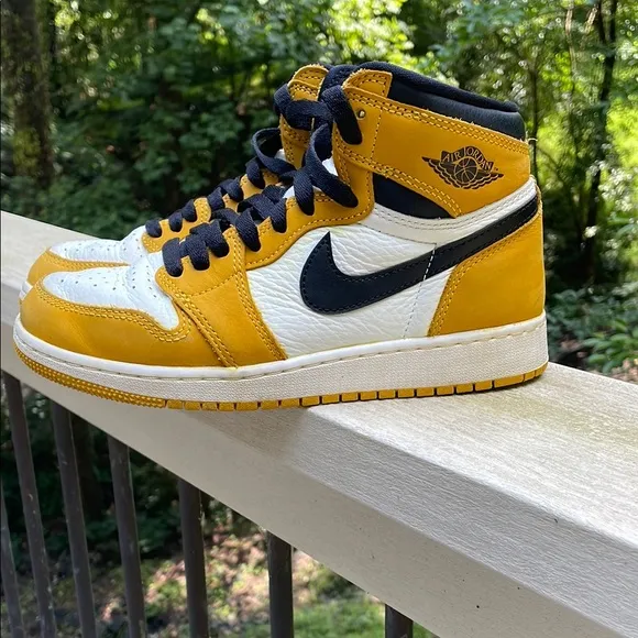 Nike Men's Yellow and Black High-Top Sneakers