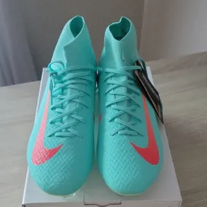 Nike Mercurial Superfly 10 Academy Soccer Cleats in Teal and Pink