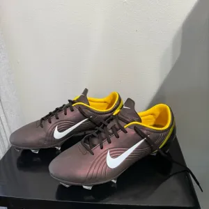 Nike Mercurial Vapor 1 RGN Elite Limited Edition U.S. Size 11.5 Dark Cinder/maze